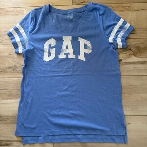GAP logo blue & white Y2K tee shirt Size Medium